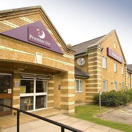 Premier Inn Aldershot Bagian luar foto