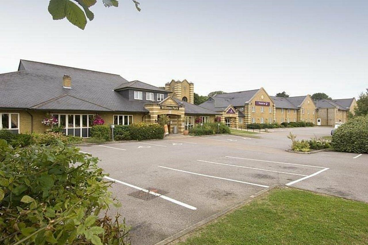 Premier Inn Aldershot Bagian luar foto
